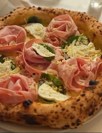 Pizza Farcita con Rose di Affettato